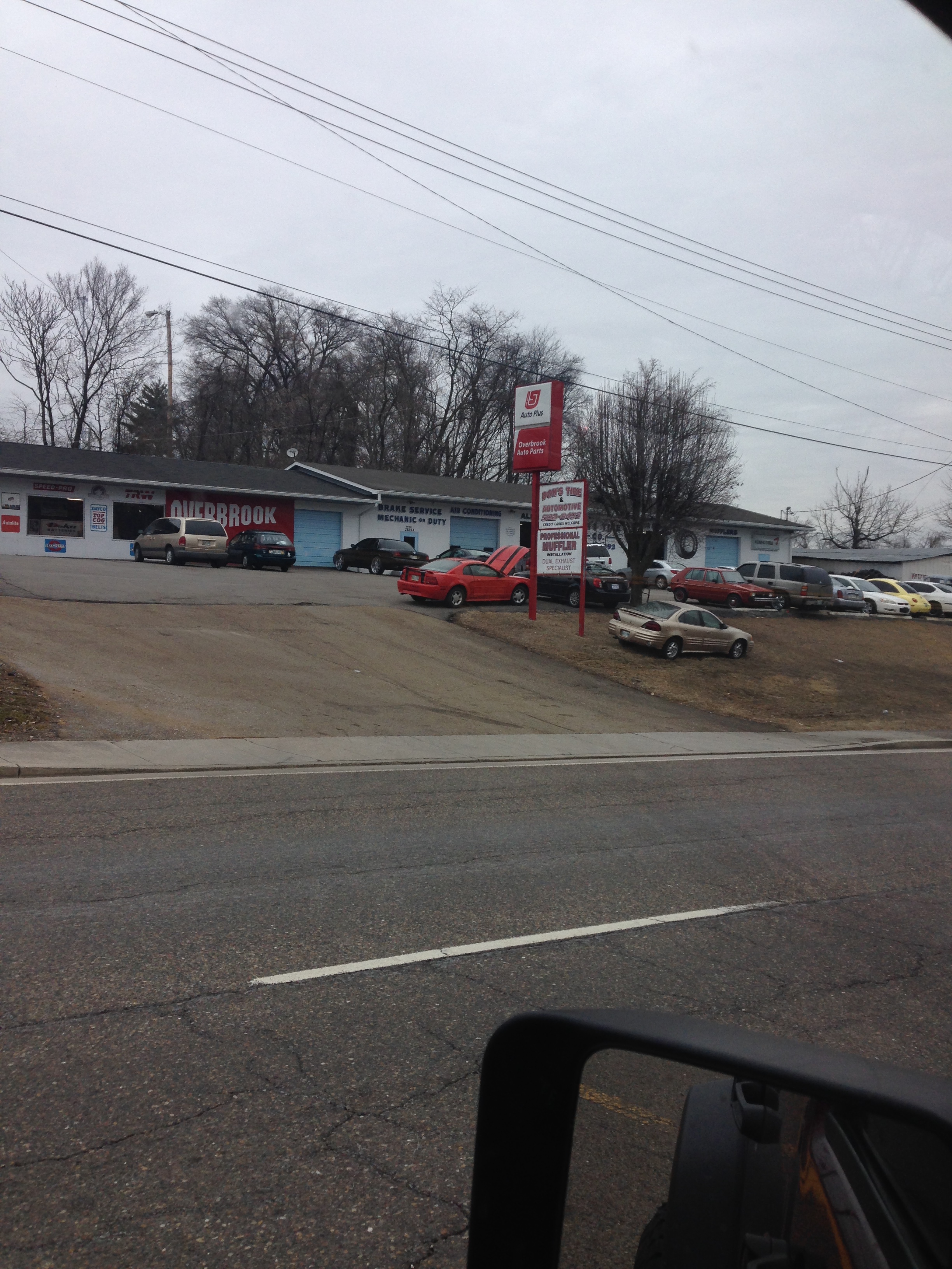 DONS TIRE AND SERVICES CENTER header image